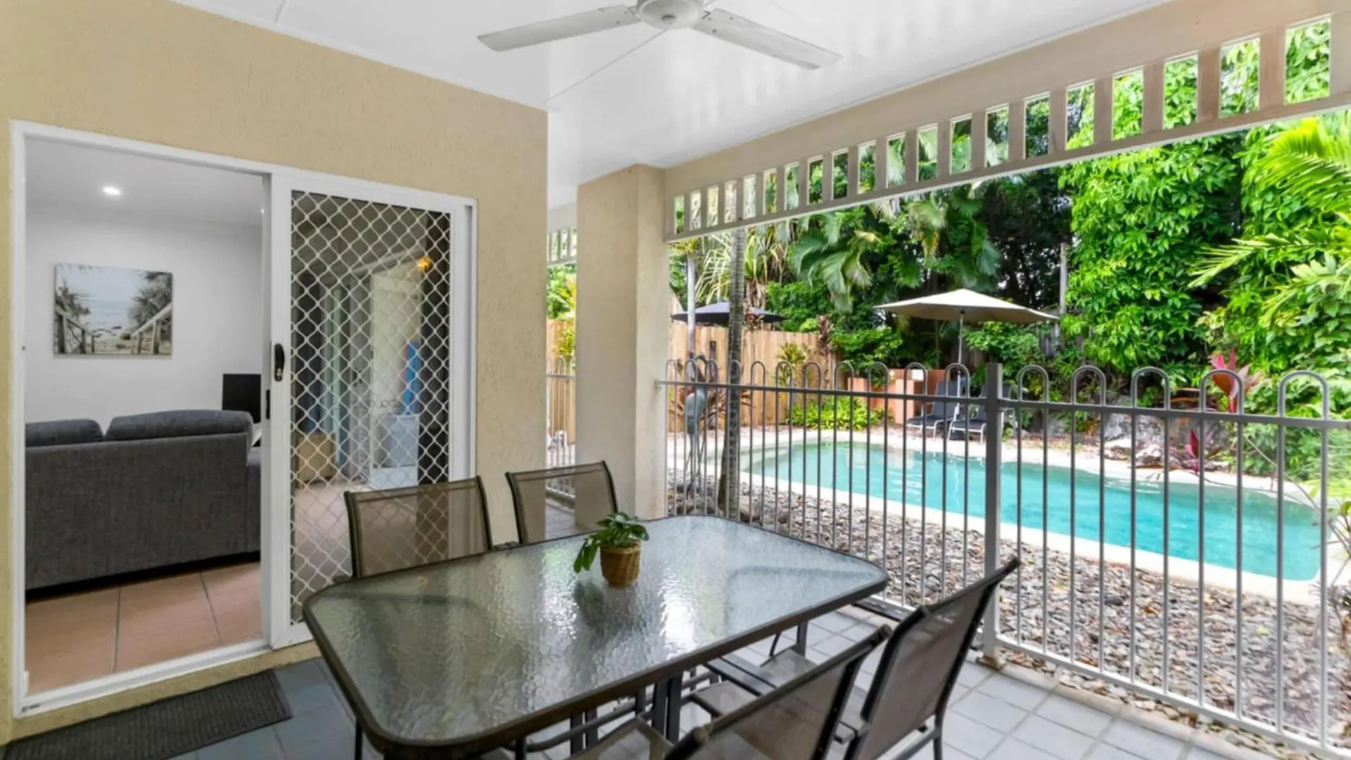 **** Resort The Villas Palm Cove Australia